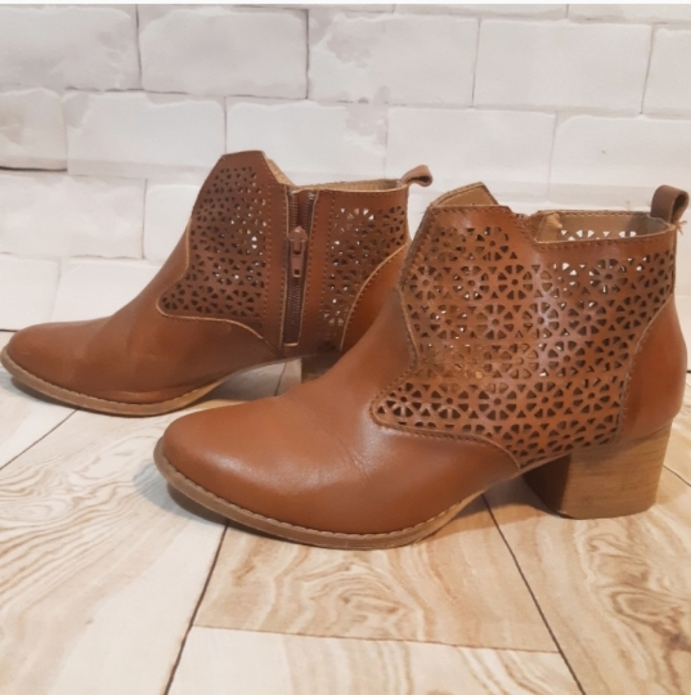 🌌HOST PICK!🌌Anthropologie leather ankle boots